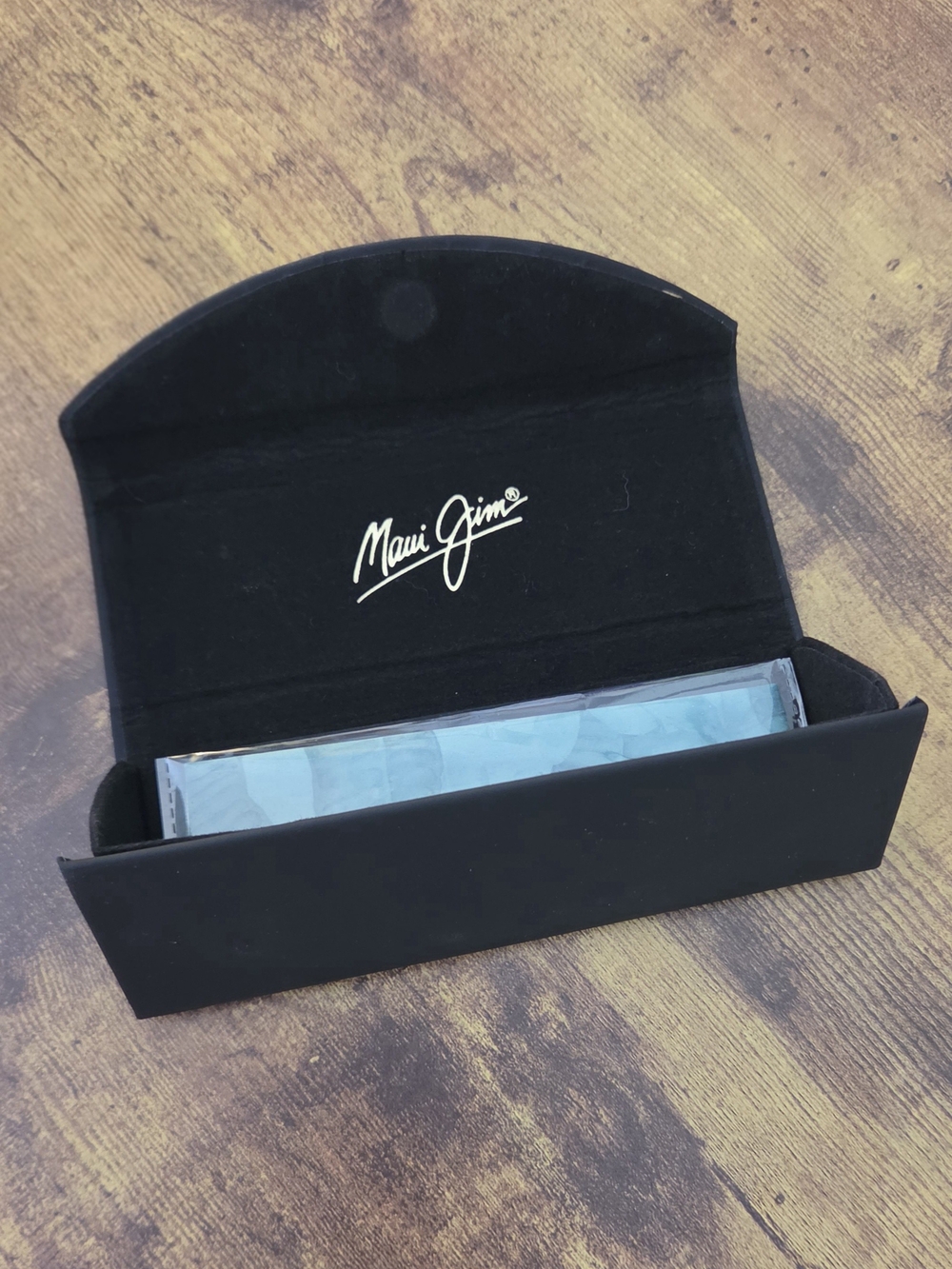 Maui Jim Black Sunglasses Case with Light Blue Lens Cloth